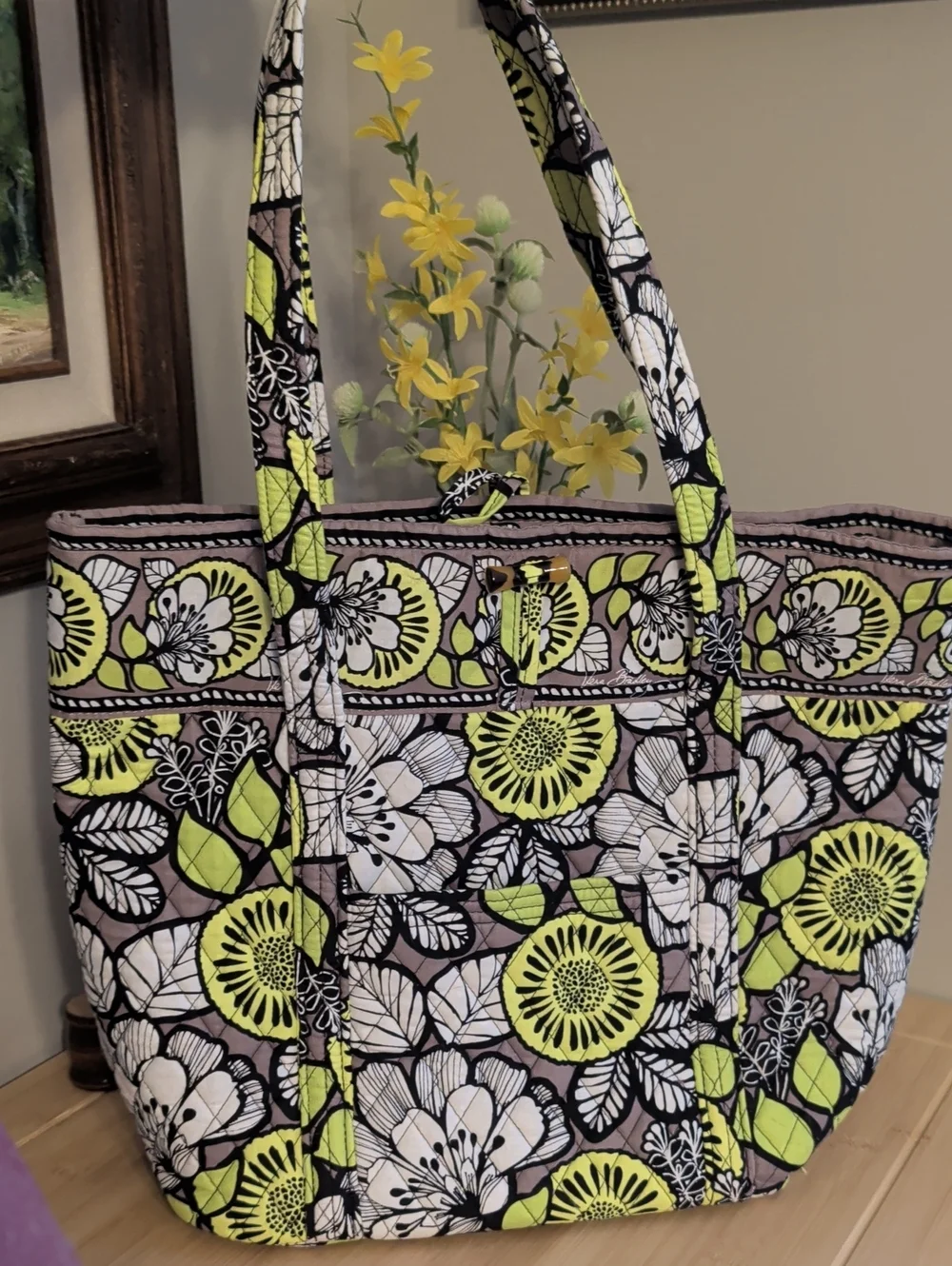 Vera Bradley EUC Citron XL Vera Tote Quilted Floral in Yellow, Black, White